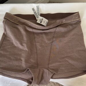PINK Victoria's Secret Women's Chocolate Bike Shorts size small nwt